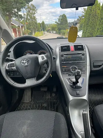 Toyota Auris 2010 photo 4