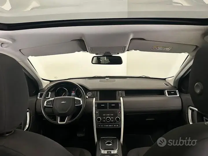 Land Rover Discovery Sport 2017 photo 4