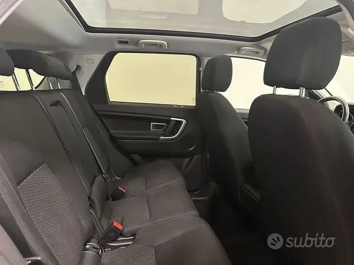 Land Rover Discovery Sport 2017 photo 5