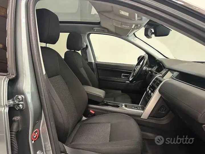Land Rover Discovery Sport 2017 photo 3