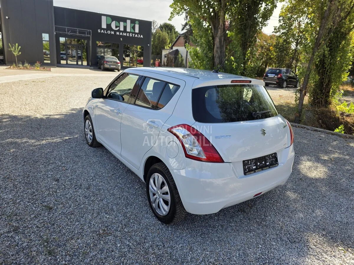 Suzuki Swift 2012 photo 3