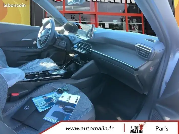 Peugeot 2008 2024 photo 3