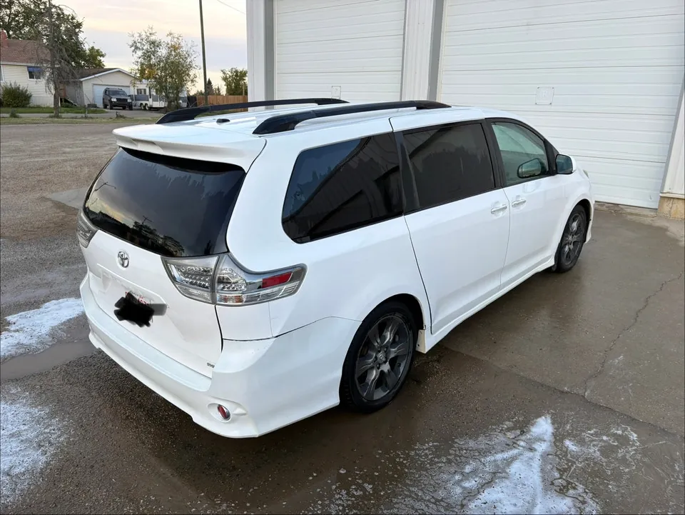 Toyota Sienna 2015 photo 5