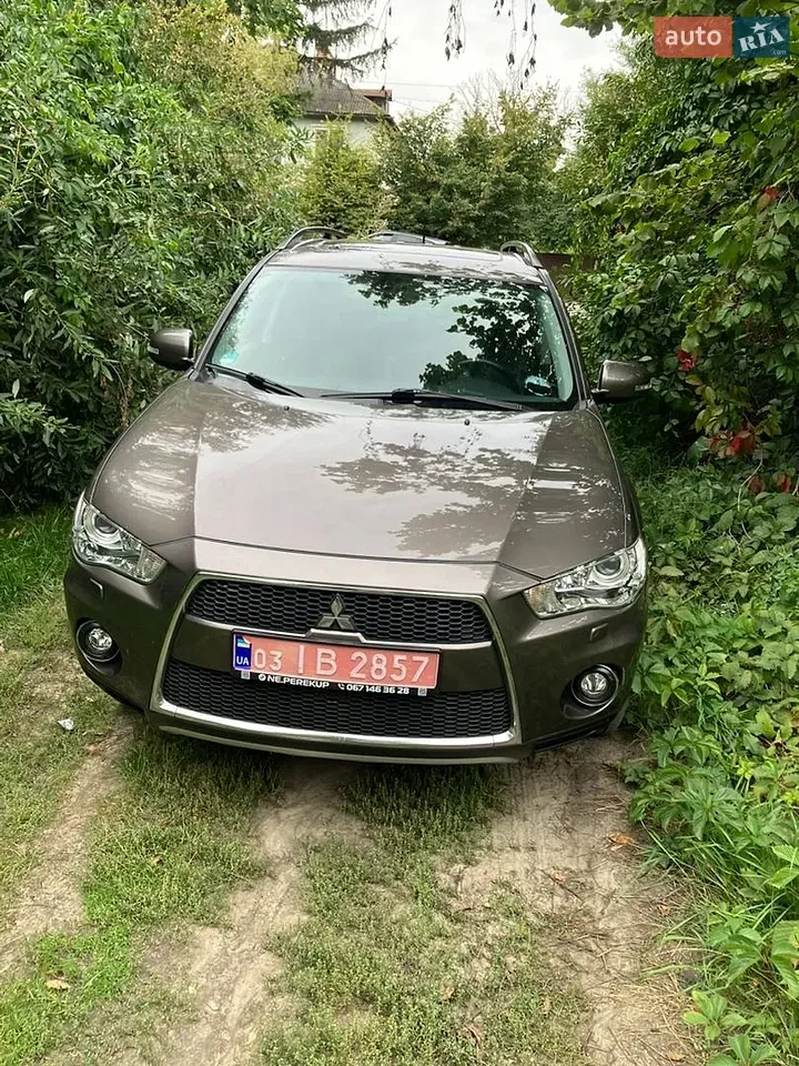 Mitsubishi Outlander Xl 2011 photo 2