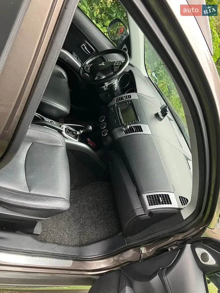 Mitsubishi Outlander Xl 2011 photo 4