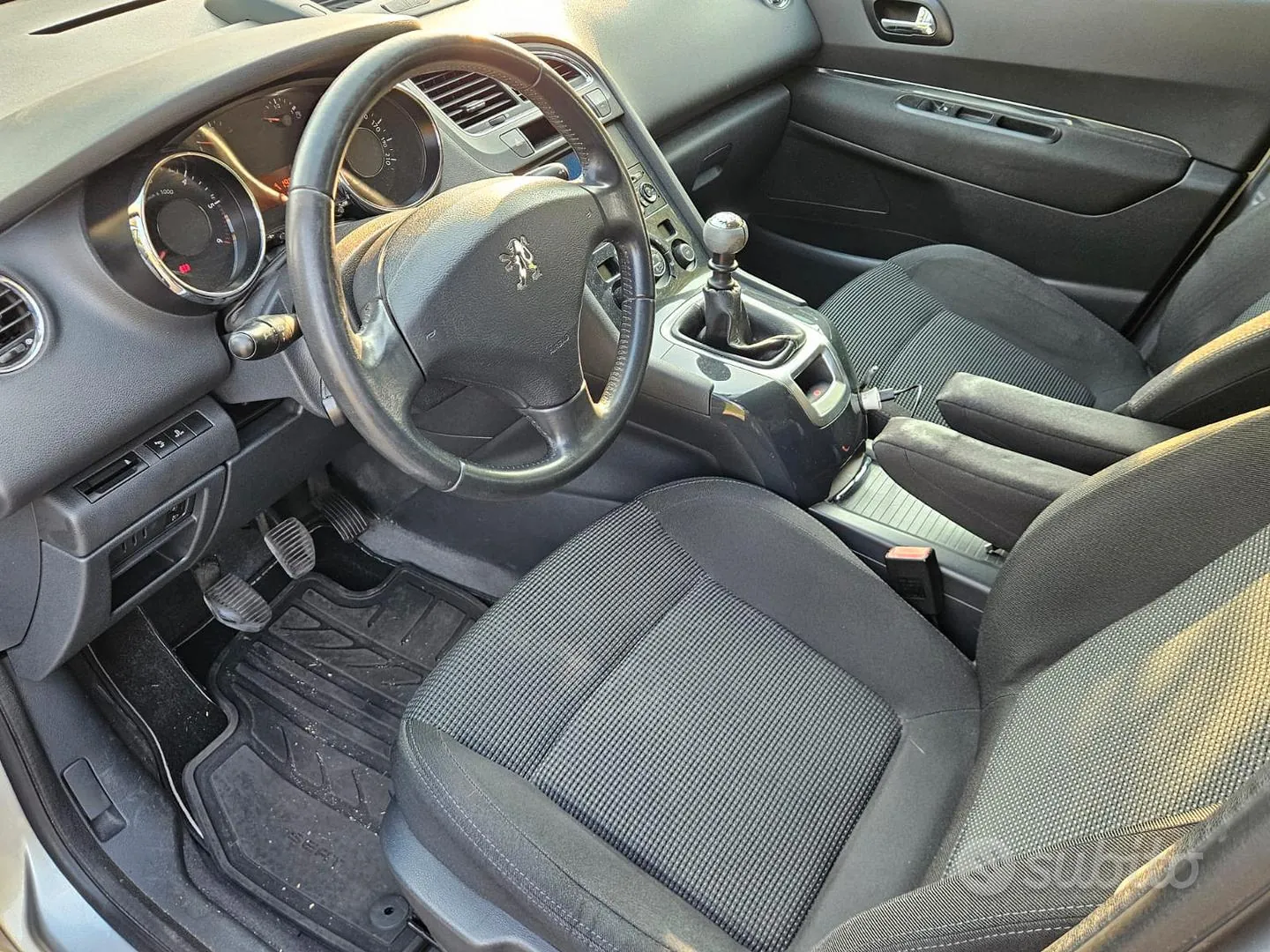 Peugeot 5008 2011 photo 5