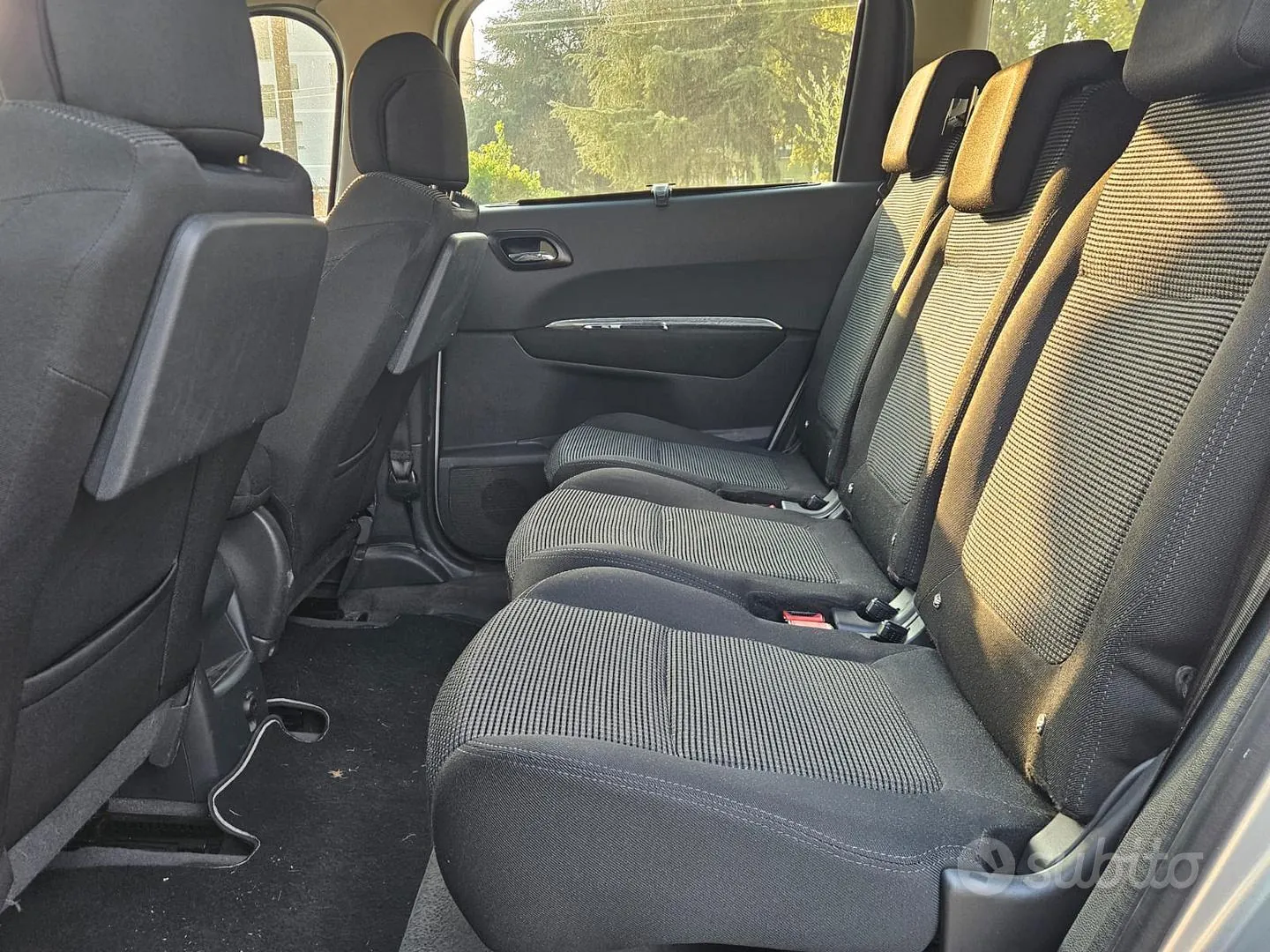 Peugeot 5008 2011 photo 4