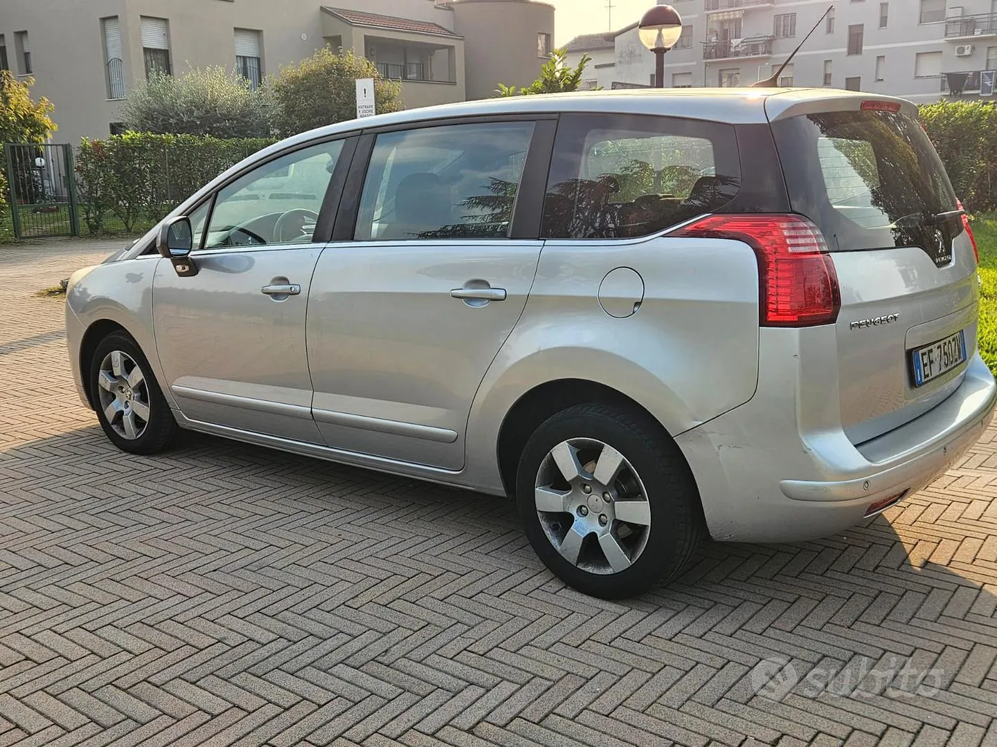 Peugeot 5008 2011 photo 3
