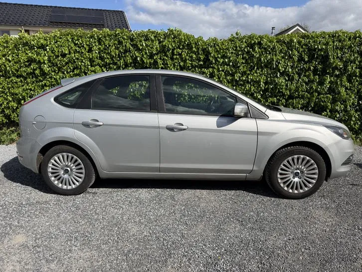 Ford Focus 2009 photo 2