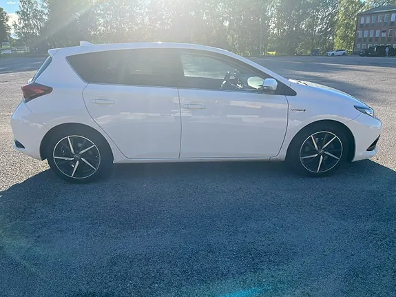 Toyota Auris 2017 photo 3