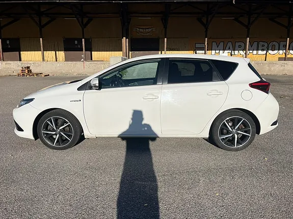Toyota Auris 2017 photo 2