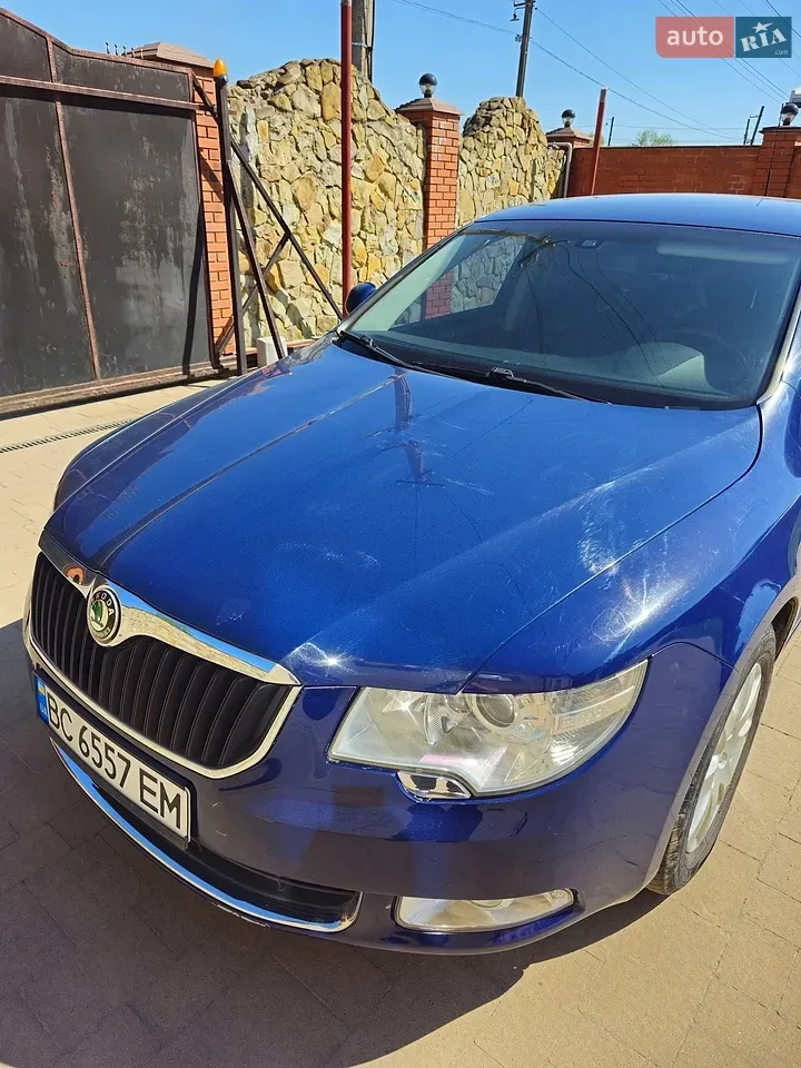 Skoda Superb 2010 photo 2