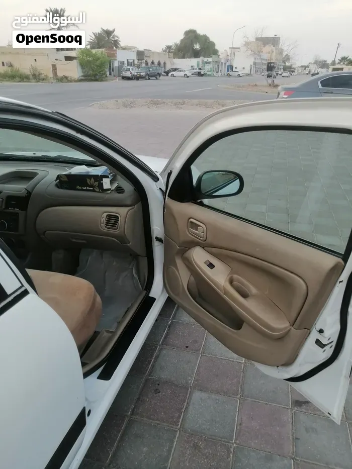 Nissan Sunny 2010 photo 3