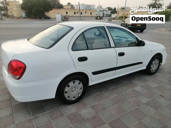 Nissan Sunny 2010 photo 4