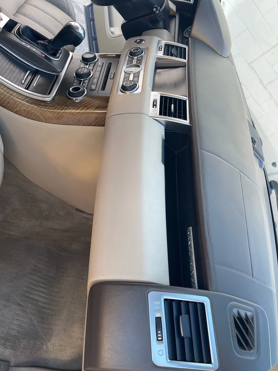 Land Rover Range Rover 2011 photo 2