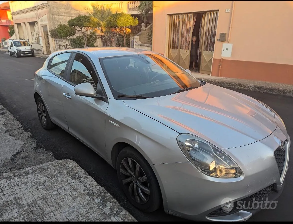 Alfa Romeo Giulietta 2016 photo 2