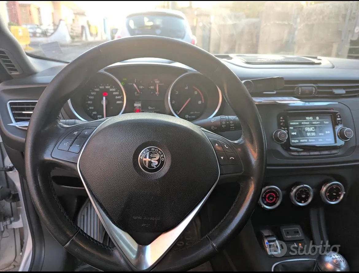 Alfa Romeo Giulietta 2016 photo 5