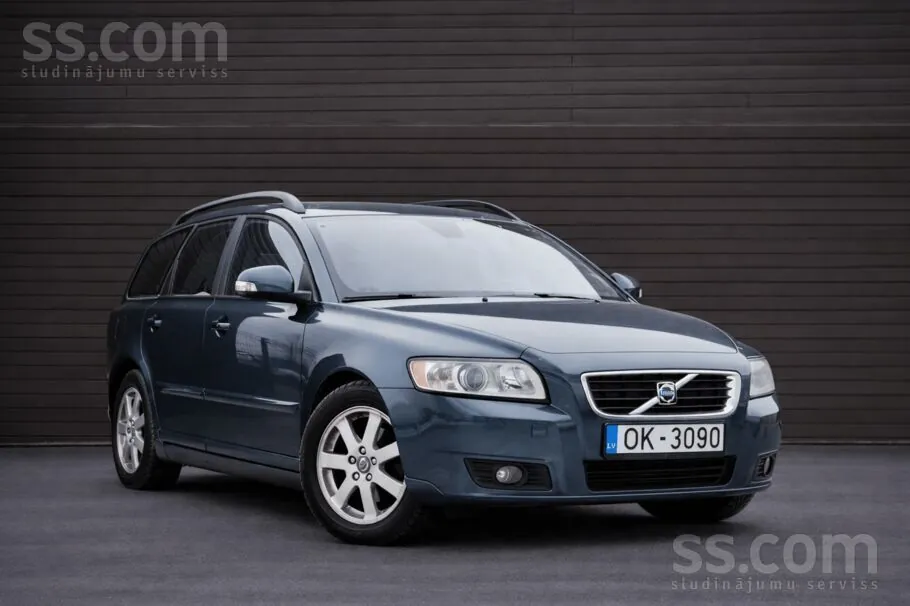 Volvo V50 2010 photo 2