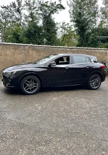 Infiniti Q30