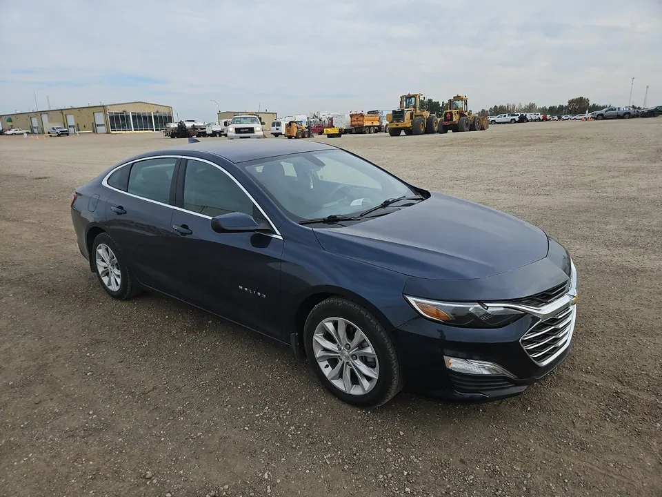 Chevrolet Malibu 2021 photo 2
