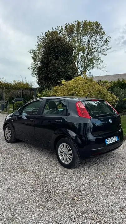 Fiat Grande Punto 2006 photo 2