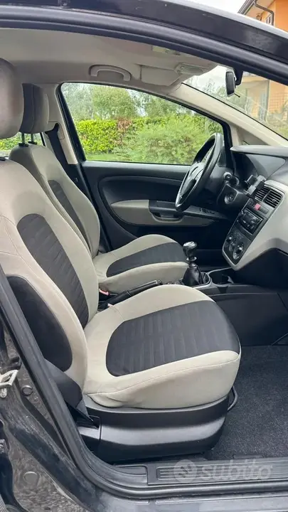 Fiat Grande Punto 2006 photo 4