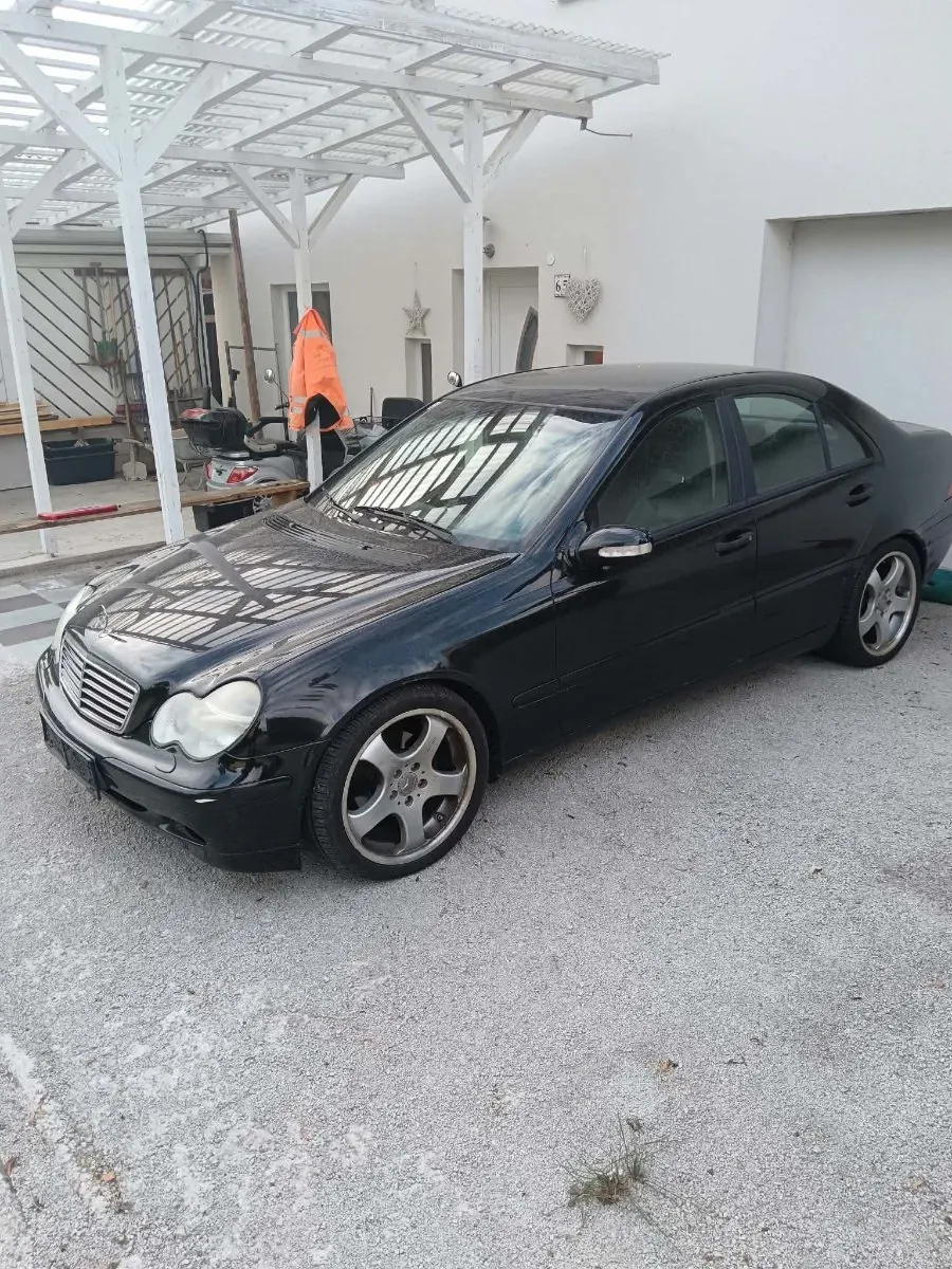 Mercedes-Benz C-Class 2002 photo 2