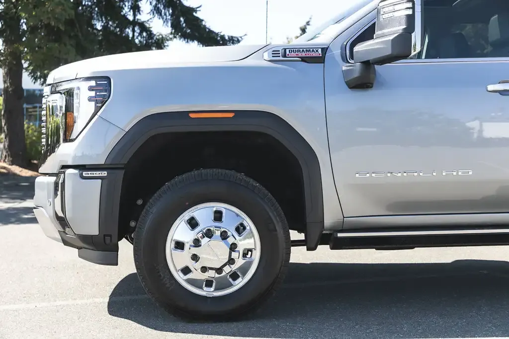 GMC Sierra 3500Hd 2026 photo 3