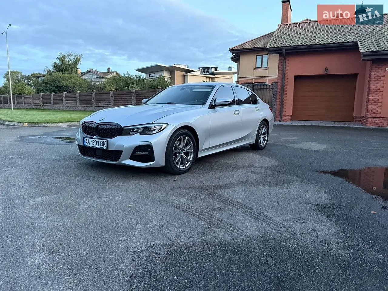 BMW 3 Series 2020 photo 2