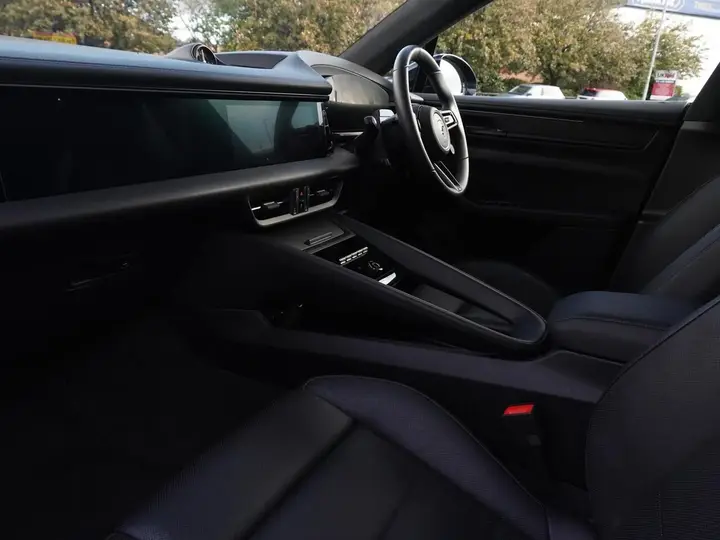 Porsche Macan 2026 photo 3