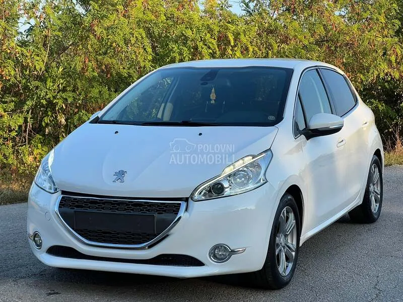 Peugeot 208 2012 photo 3