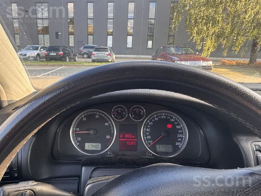 Volkswagen Passat 2003 photo 4