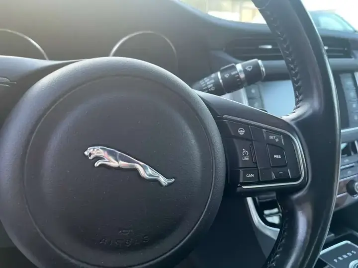 Jaguar Xf 2017 photo 3