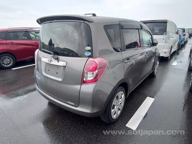 Toyota Ractis G 2010 photo 4