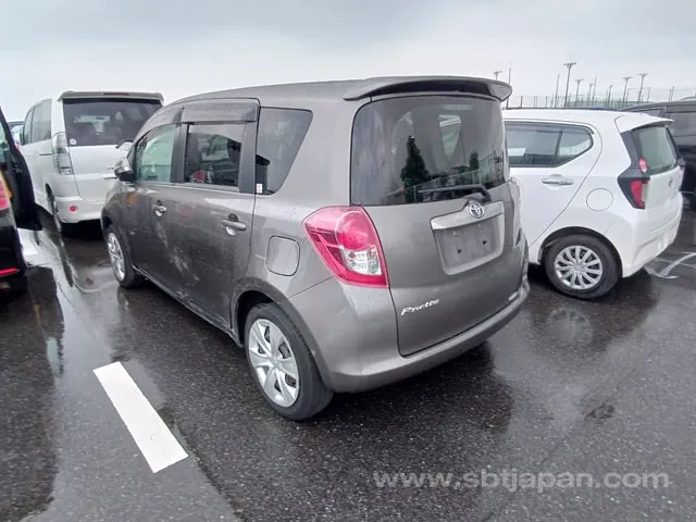 Toyota Ractis G 2010 photo 3