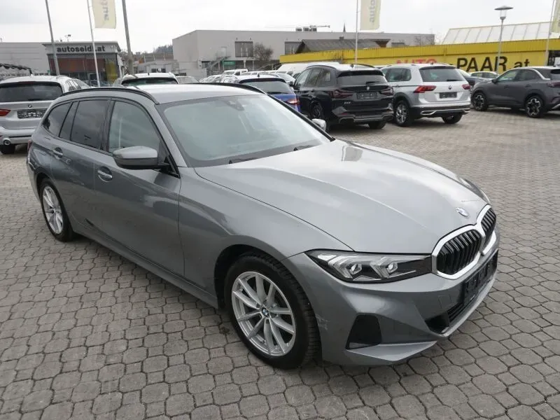 BMW 3 Series 2022 photo 3