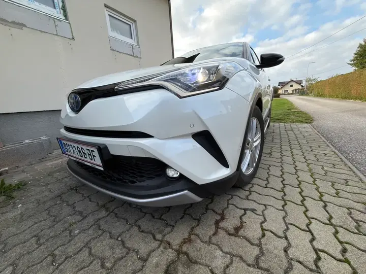 Toyota C-Hr 2018 photo 2