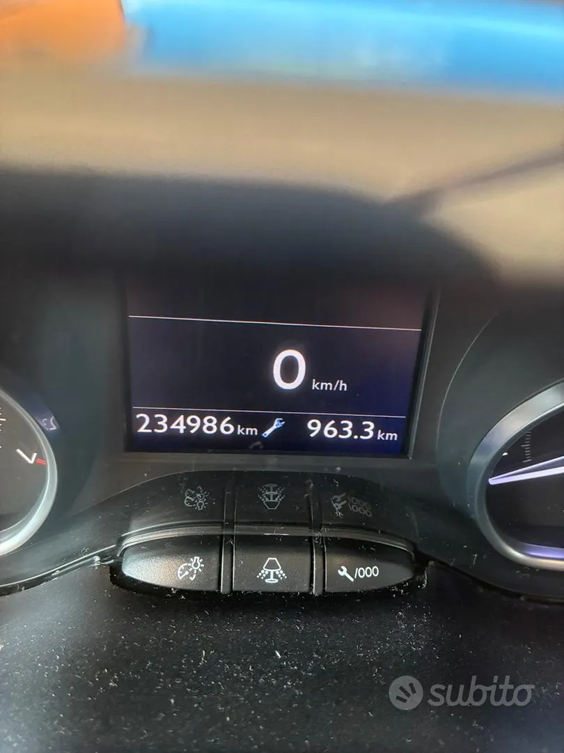 Peugeot 208 2012 photo 2