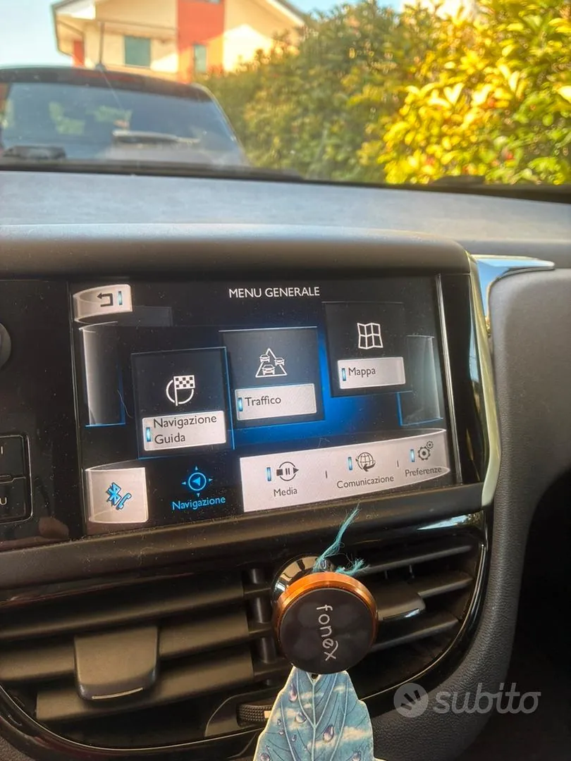 Peugeot 208 2012 photo 4