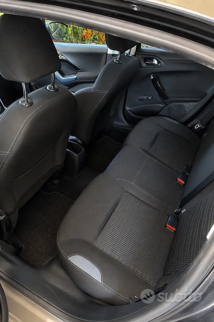 Peugeot 208 2012 photo 5