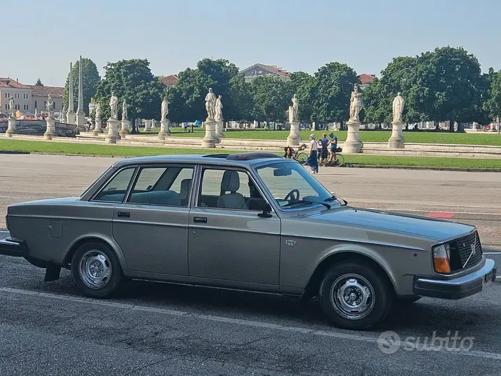 Volvo 244 1970 photo 2