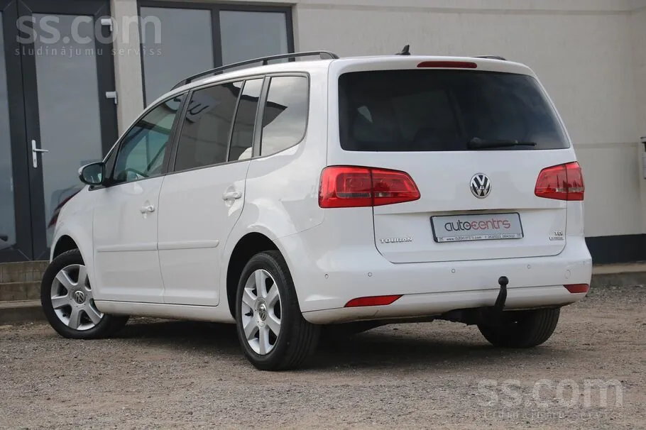Volkswagen Touran 2011 photo 3