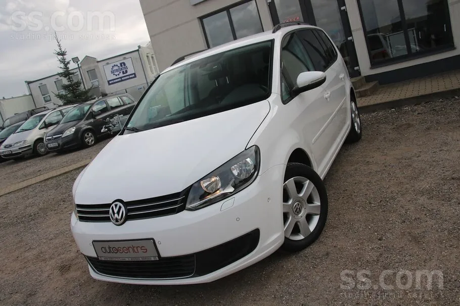 Volkswagen Touran 2011 photo 2