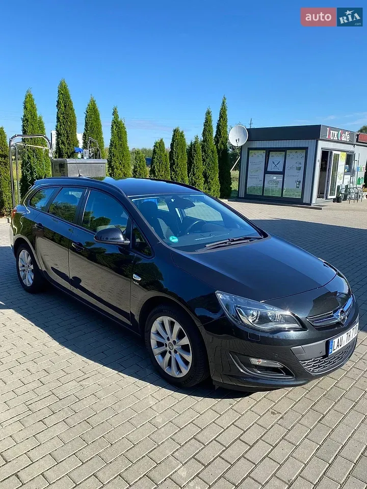 Opel Astra 2013 photo 3
