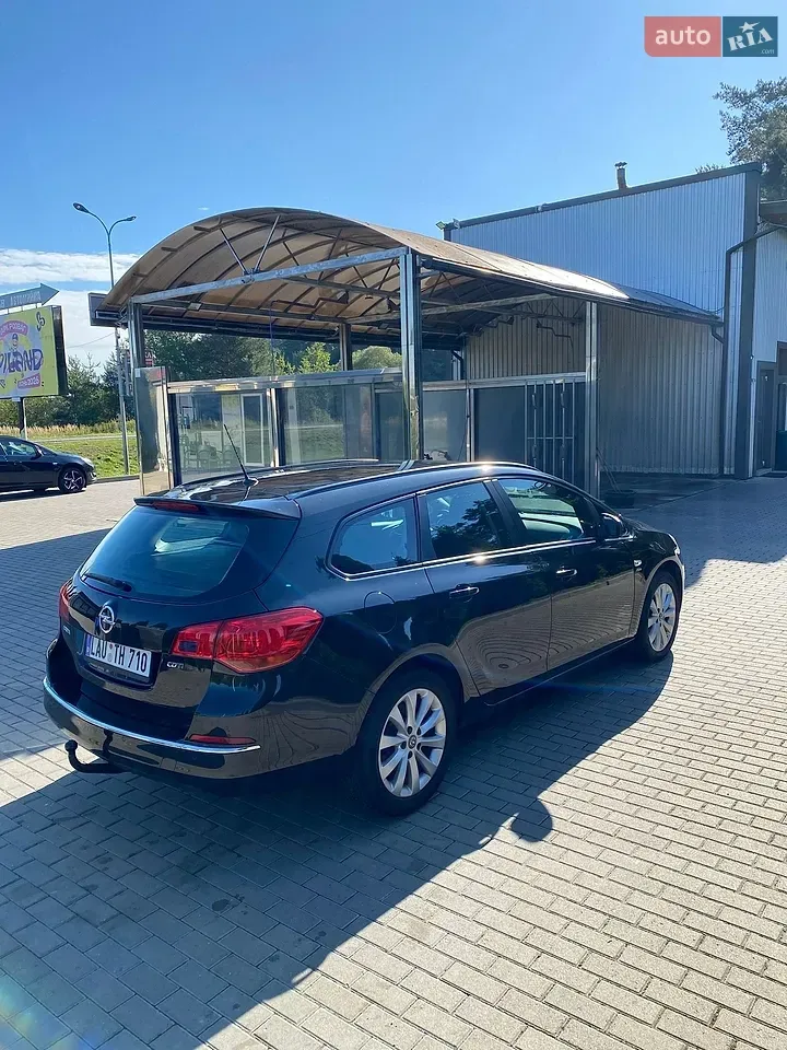 Opel Astra 2013 photo 4