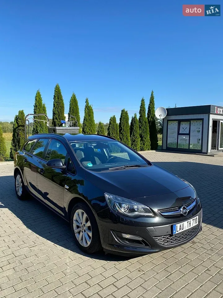 Opel Astra 2013 photo 2