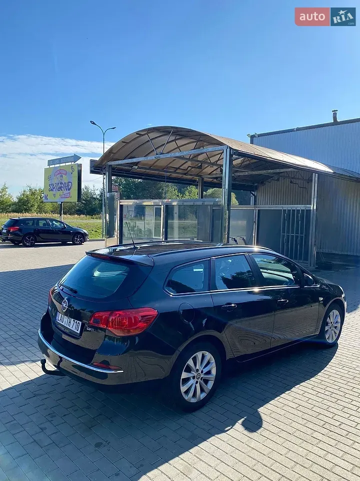 Opel Astra 2013 photo 5