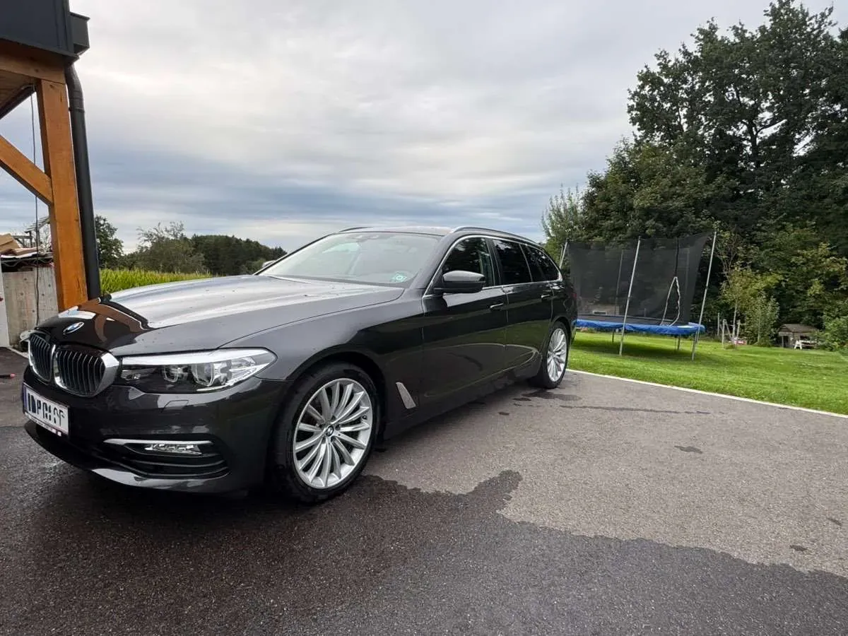 BMW 5 Series 2017 photo 2