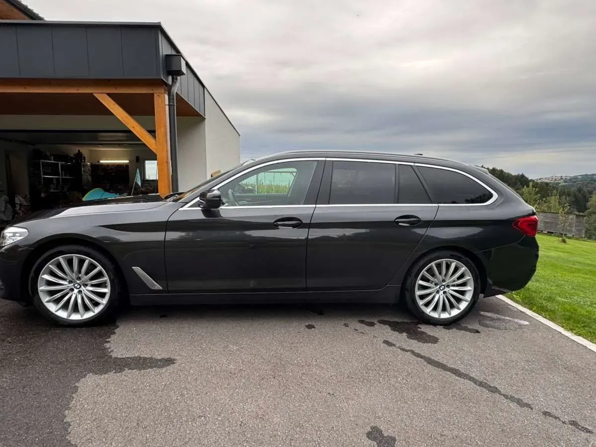 BMW 5 Series 2017 photo 3