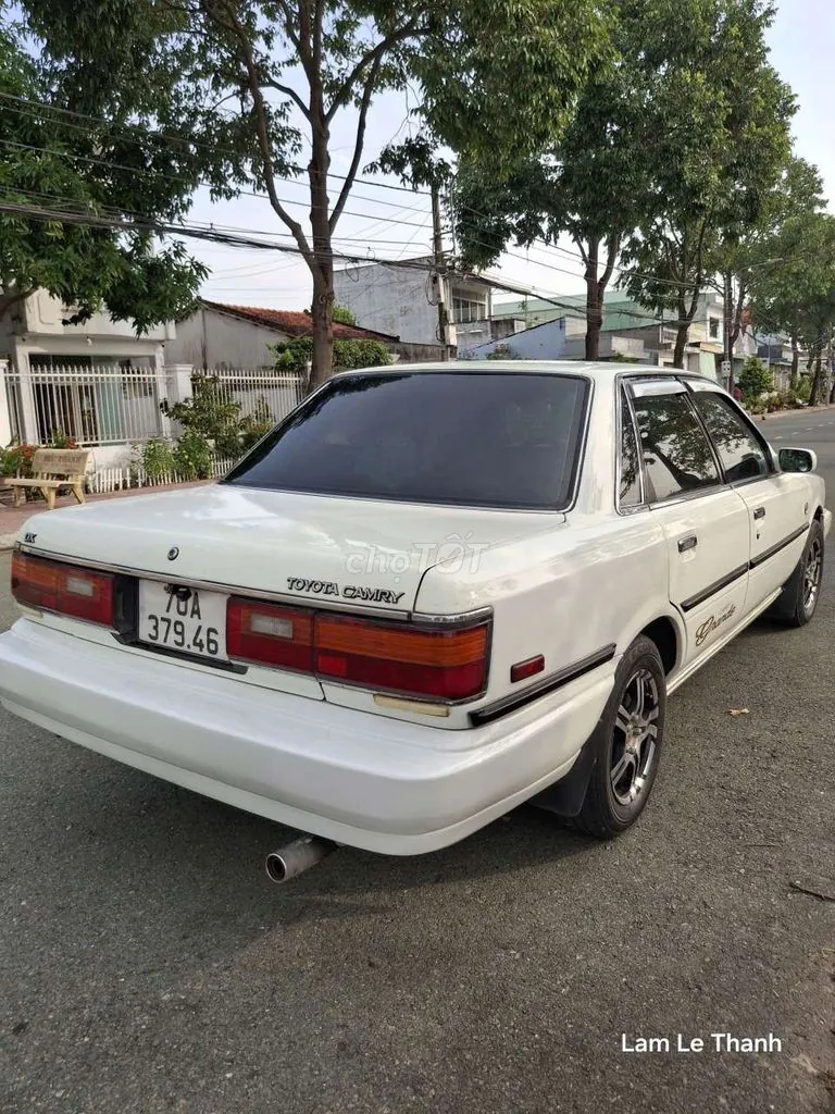 Toyota Camry 1989 photo 4